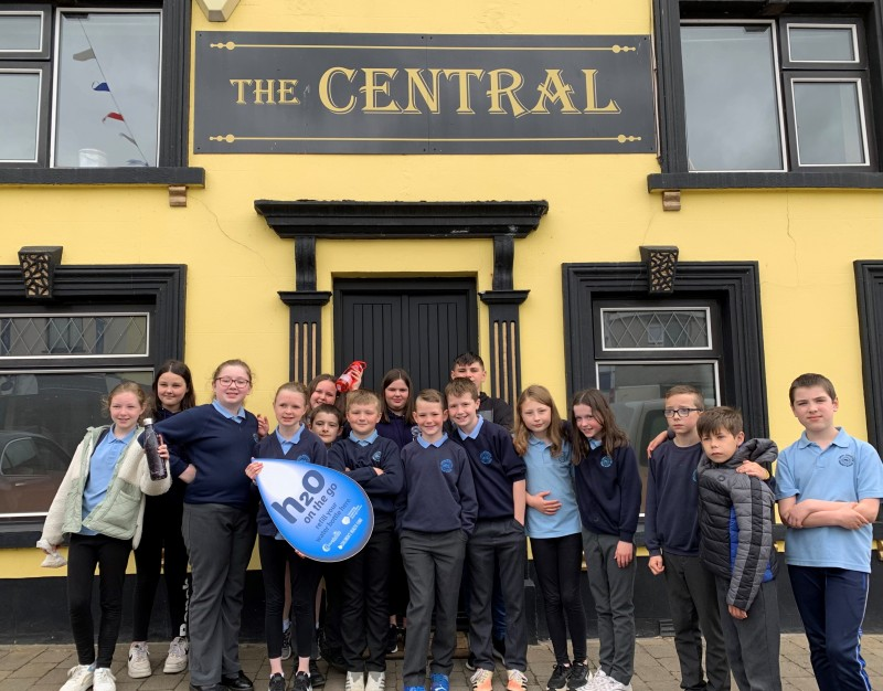 Pupils from Carhill Integrated Primary School pictured outside The Central Bar in Garvagh which has signed up to Causeway Coast and Glens Borough Council’s H20 On The Go scheme.