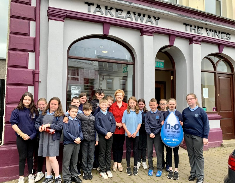 Pupils from Carhill Integrated Primary School pictured with Brenda from The Vine takeaway in Garvagh which has signed up to Causeway Coast and Glens Borough Council’s H20 On The Go scheme.