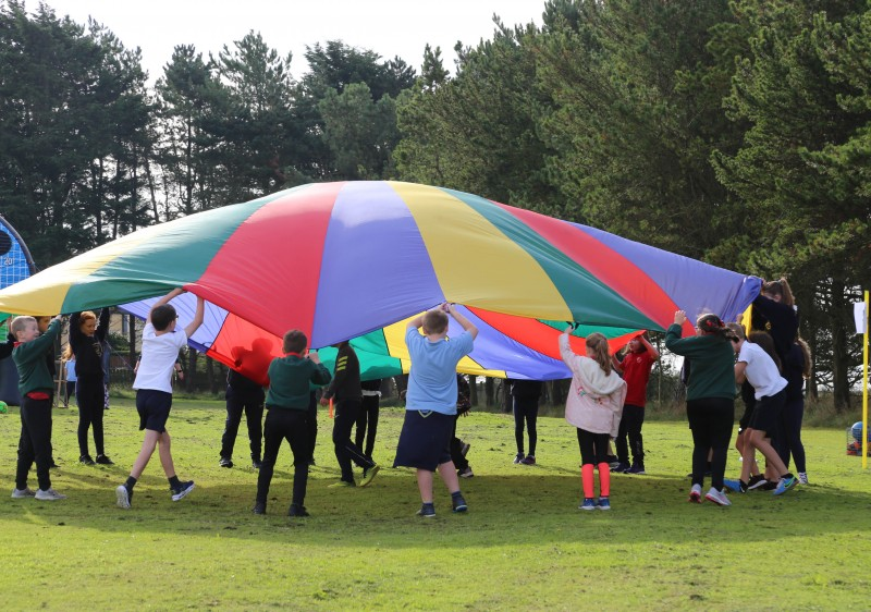 Pupils from the three participating primary schools have fun with the colour parachute