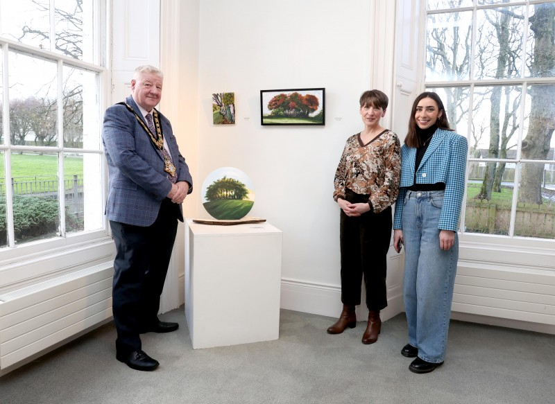 Mayor, Councillor Steven Callaghan pictured alongside artist Rosemary Mellon and daughter Therese.