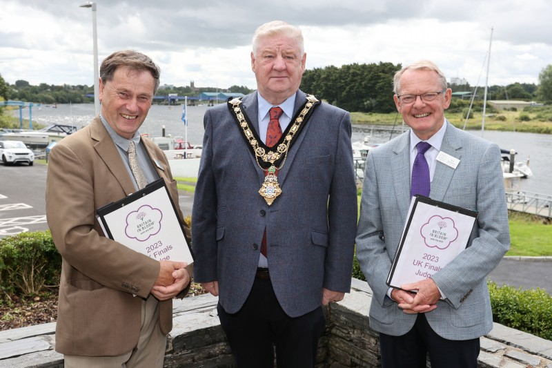 The Mayor, Councillor Steven Callaghan, welcomed Britain in Bloom judges Roger Burnett and Rae Beckwith to Council’s civic headquarters at Cloonavin.