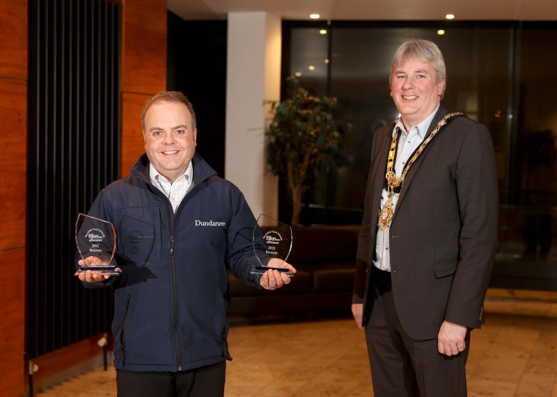 The Mayor of Causeway Coast and Glens Borough Council Councillor Richard Holmes pictured with Great Taste Award and Blas na hÉireann  winner Niall McGinn from Dundarave Estate.