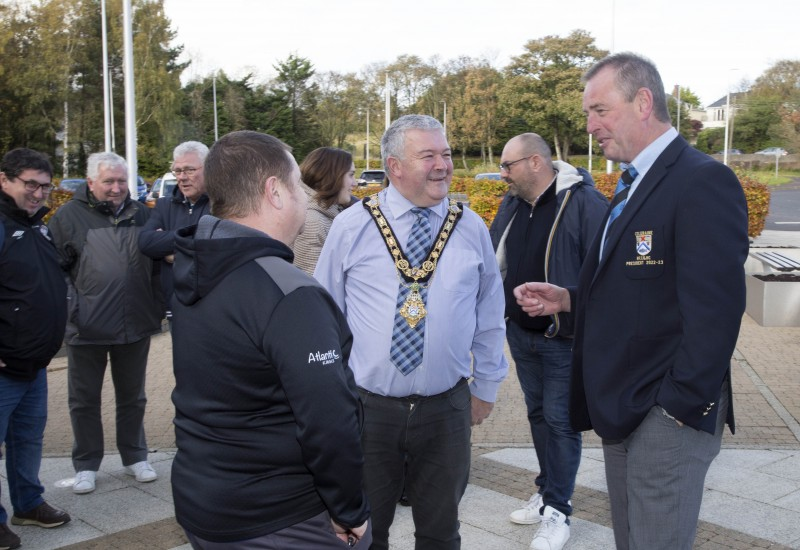 The Mayor of Causeway Coast and Glens Council Councillor Ivor Wallace speaks with representatives from Coleraine Rugby Club and delegates from FCY Rugby of twin town La Roche-sur-Yon FCY Rugby, during their recent visit to Cloonavin.