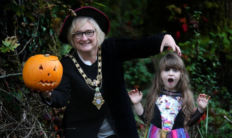 The Mayor of Causeway Coast and Glens Borough Council, Councillor Brenda Chivers gets into the spirit of Halloween with the help of Abigail Mc Gall.