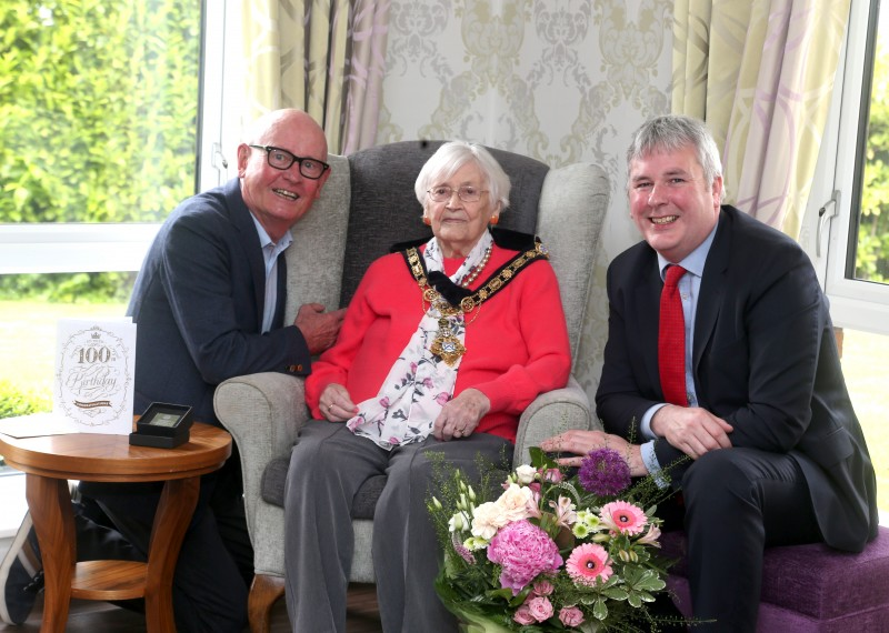 The Mayor of Causeway Coast and Glens Borough Council, Councillor Richard Holmes, was delighted to present Jilly Connolly with a special gift as part of the Council’s Platinum Jubilee civic gift initiative. Pictured is Jill’s son Evan.