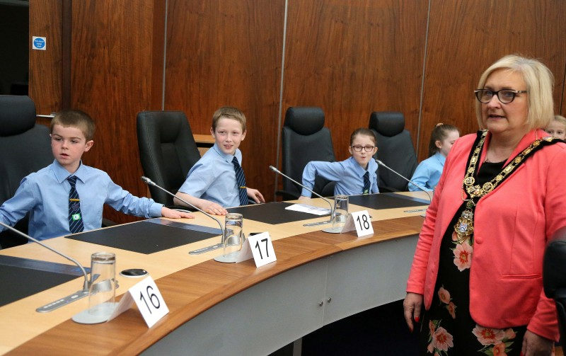The Mayor of Causeway Coast and Glens Borough Council Councillor Brenda Chivers pictured with pupils from Kilrea Primary School during their visit to the Council Chamber in Cloonavin.