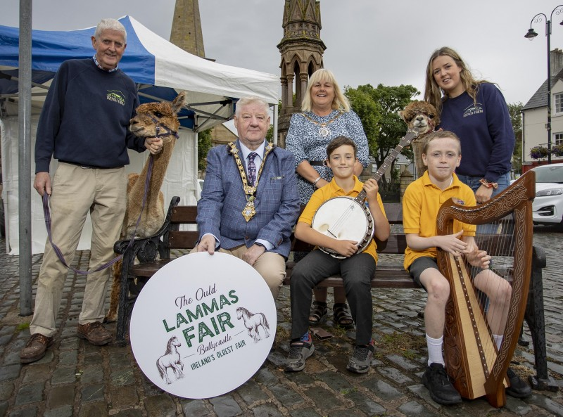 Mayor of Causeway Coast and Glens, Councillor Steven Callaghan and Deputy Mayor, Councillor Margaret Anne McKillop pictured with Terence and Mary Clare from Trench Farm, with musicians from Baile an Chaistil Comhaltas at the launch of the Ould Lammas Fair 2023.