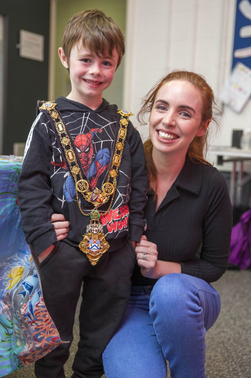 This young boy enjoyed an opportunity to try on the Mayor’s Chain, with Good Relations Officer Dearbhaile Hutchinson.
