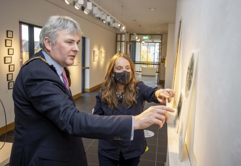 Andrea Spencer discusses her work in the Beyond Edges exhibition with the Mayor of Causeway Coast and Glens Borough Council Councillor Richard Holmes.