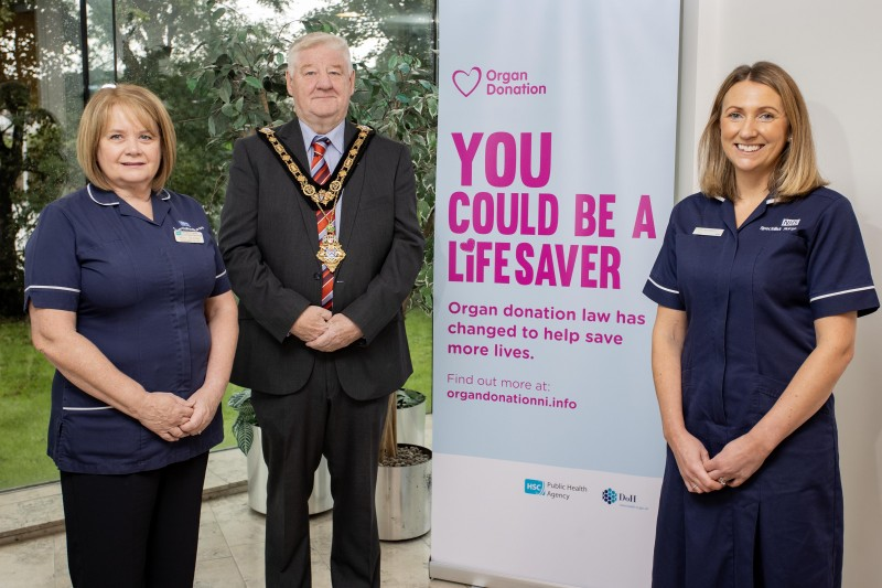 Mayor of Causeway Coast and Glens Borough, Councillor Steven Callaghan pictured alongside local Organ Donation Specialist Nurses Mary McAfee (left) and Kim White (right).
