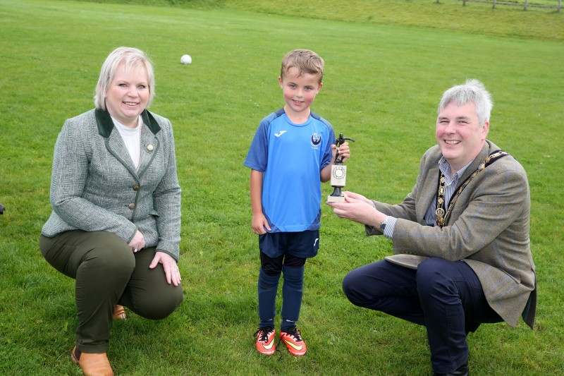 The Mayor of Causeway Coast and Glens Borough Council, Councillor Richard Holmes and Chairperson of Council’s NI 100 Working Group, Councillor Michelle Knight-McQuillan awards the Player of the Week trophy to Oscar Brown