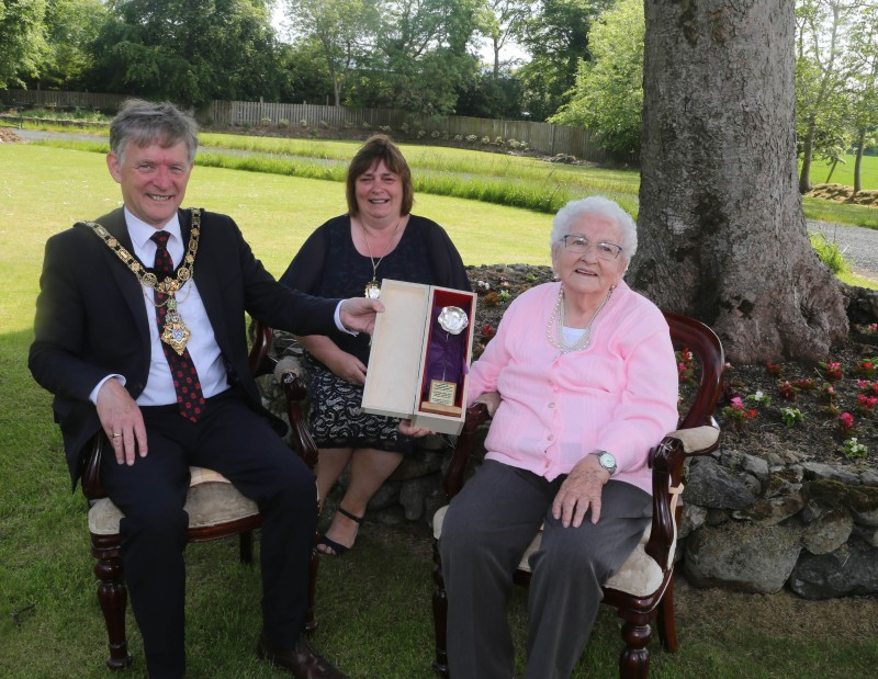 The Mayor of Causeway Coast and Glens Borough Council Alderman Mark Fielding and Mayoress Mrs Phyliss Fielding presents a silver Poppy of Remembrance to Kathleen Thompson from Castlerock, a former Aircraftwoman First Class in the Women’s Auxiliary Airforce.
