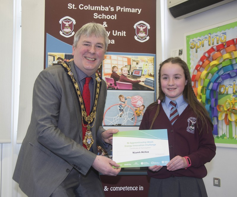 The Mayor of Causeway Coast and Glens Borough Council Councillor Richard Holmes presents a certificate to Niamh McKee who took part in the Energy Innovation Challenge.