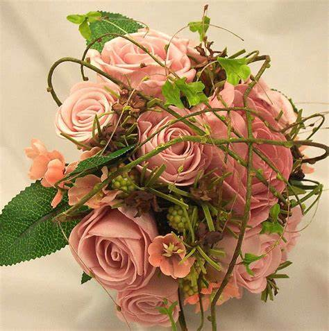 A floristry class with take place in Ballymoney Town Hall on Saturday 18th January from 10.30am -12.30pm where you will learn a step-by-step rose arrangement.
