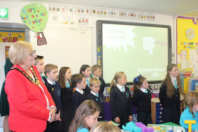 The Mayor of Causeway Coast and Glens Borough Council, Councillor Brenda Chivers pictured with pupils from Roe Valley Integrated Primary School during her recent afternoon visit to the school.