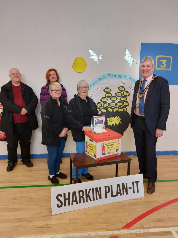 The Mayor of Causeway Coast and Glens Borough Council, Councillor Richard Holmes (far right), recently visited Rasharkin Community Centre to hear more about the ‘Sharkin Plan-It’ projec