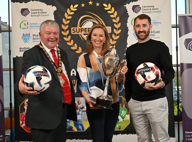 Mayor of Causeway Coast and Glens, Councillor Ivor Wallace, event M.C. Claire McCollum and Northern Ireland international Niall McGinn at the SuperCupNI draw