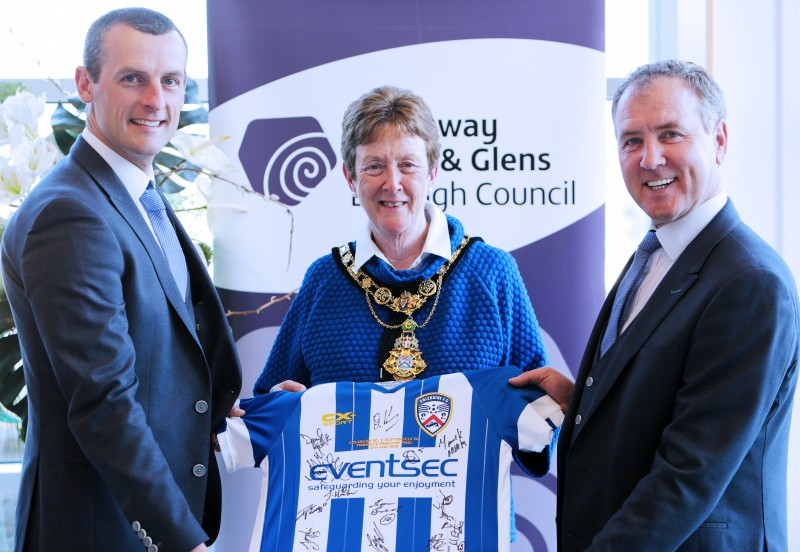 Manager Oran Kearney and Chairman Colin McKendry pictured with the Mayor of Causeway Coast and Glens Borough Council Councillor Joan Baird OBE.