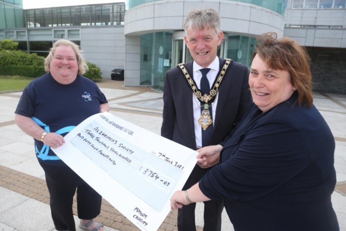 Mayor ties up his support for Alzheimer’s Society