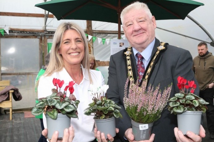 Mayor pays special visit to Macmillan horticultural project helping people living with cancer